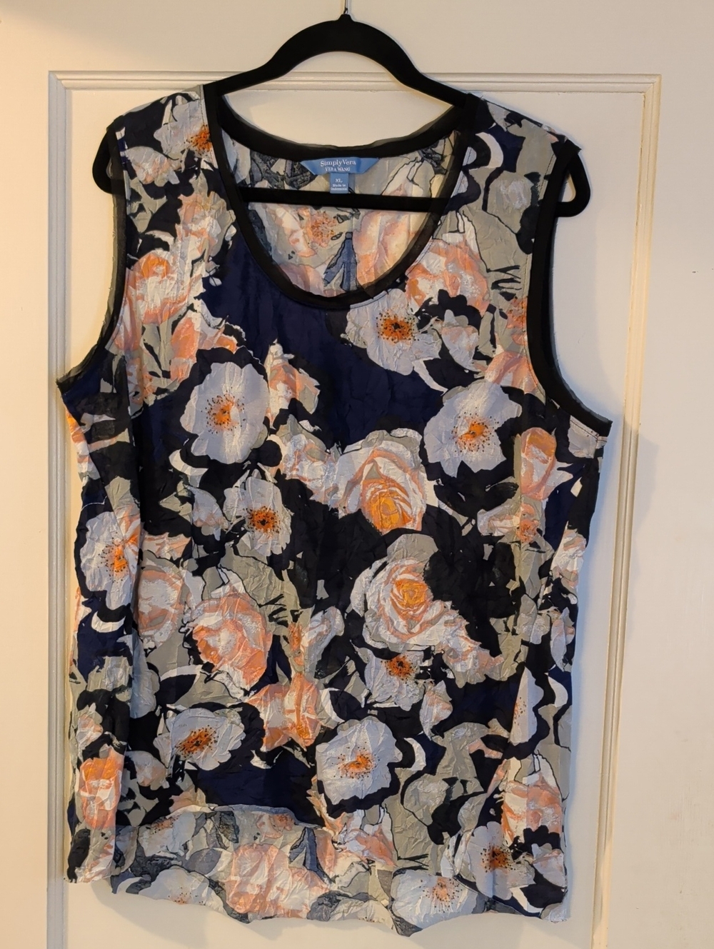 Simply Vera Vera Wang Navy Floral Sleeveless Crink Tank w Peach & White Blooms